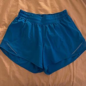 Lululemon Hotty Hot Low-Rise Lined Short size 6 NWOT